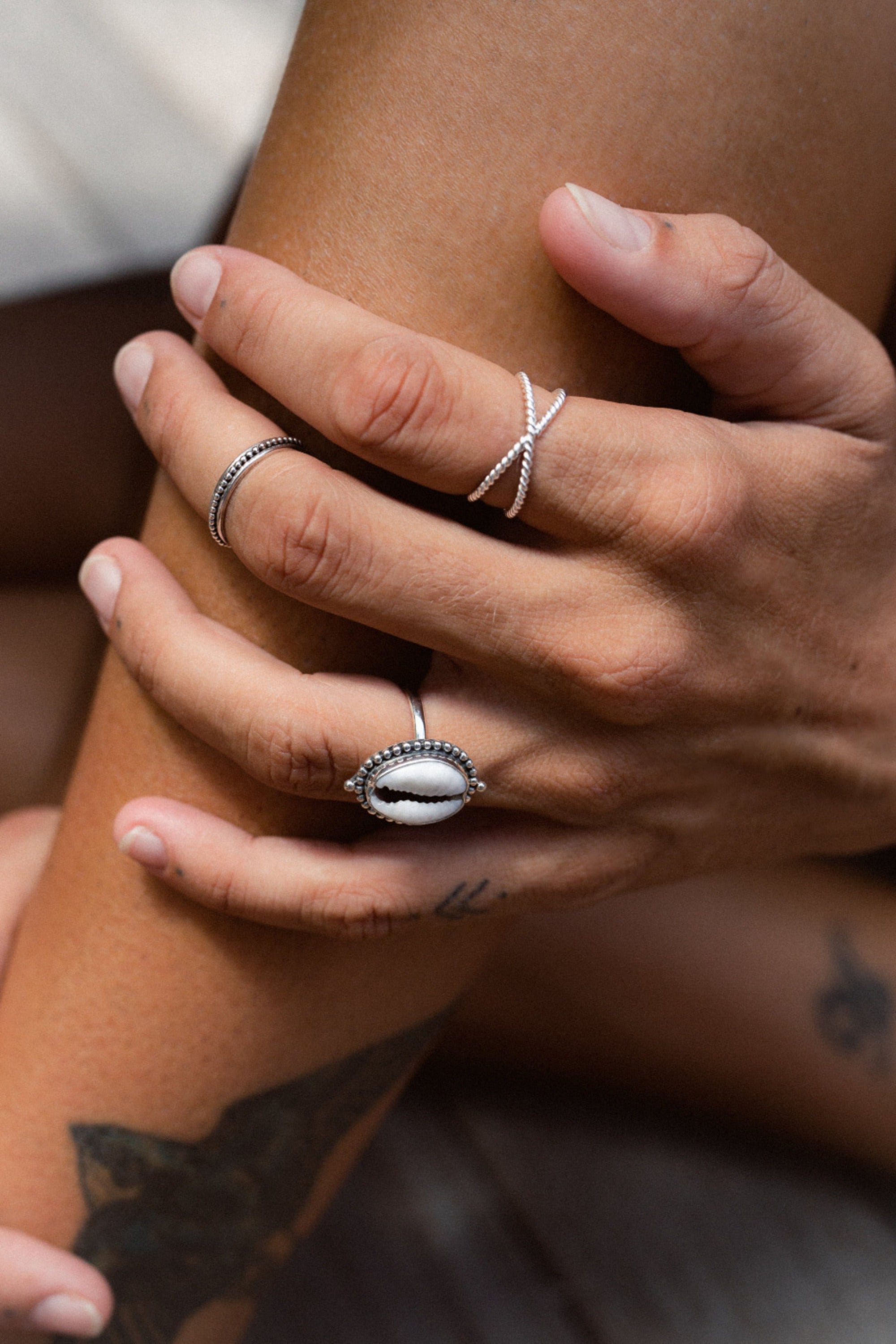 Handmade with love | VERLAN Jewellery | Fairfashion | Handgemachte Ringe im Boho Look aus Bali | Fair und nachhaltig handgefertigter Schmuck | 925 Sterlingsilber | SINGLE FIN Ring | PANDAWA Ring verstellbar