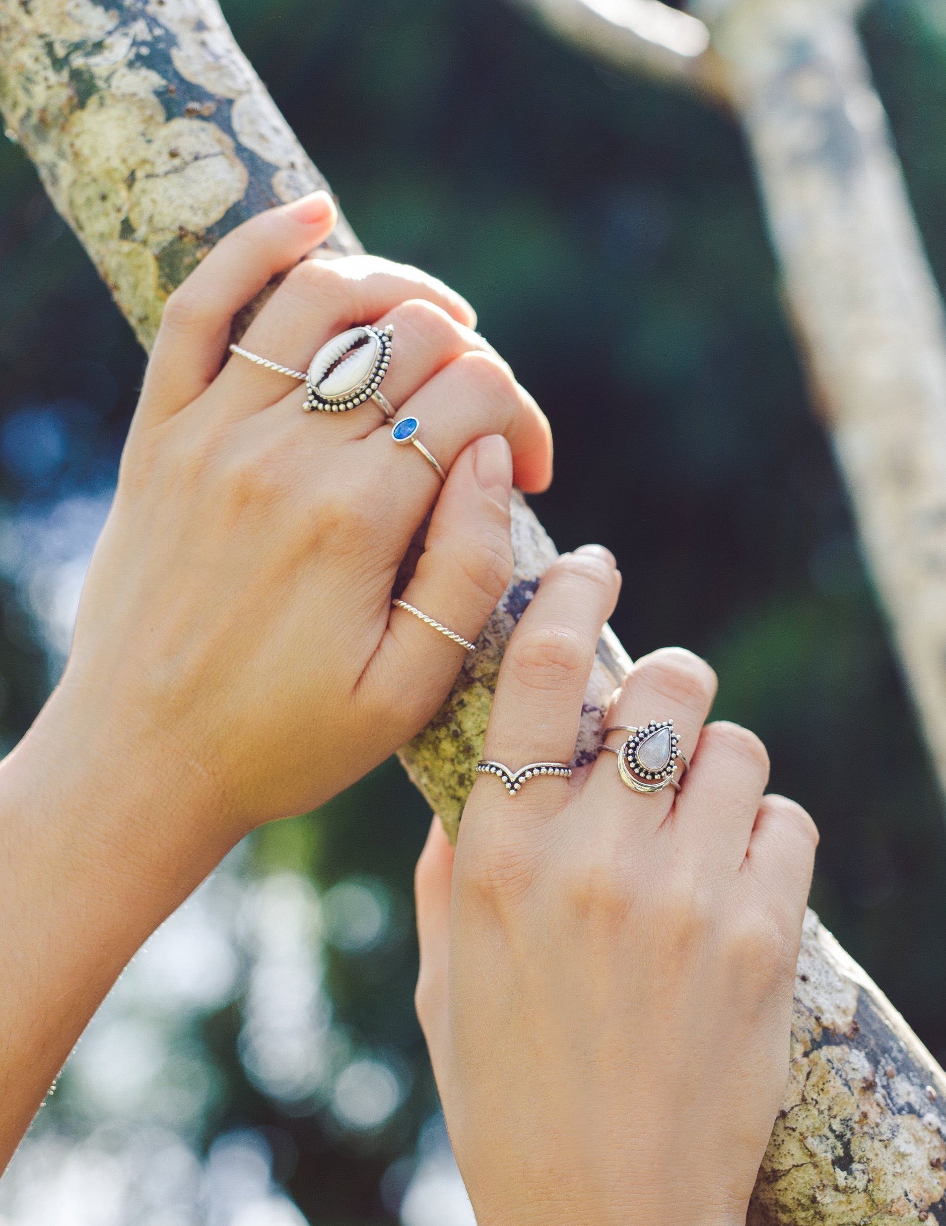 Handmade with love | VERLAN Jewellery | Fairfashion | Handgemachte Ringe im Boho Look aus Bali | Fair und nachhaltig handgefertigter Schmuck | Silberring mit Opal | 925 Silber